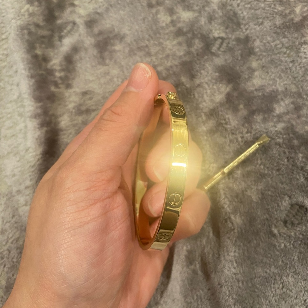 Saudi 18k gold bangle